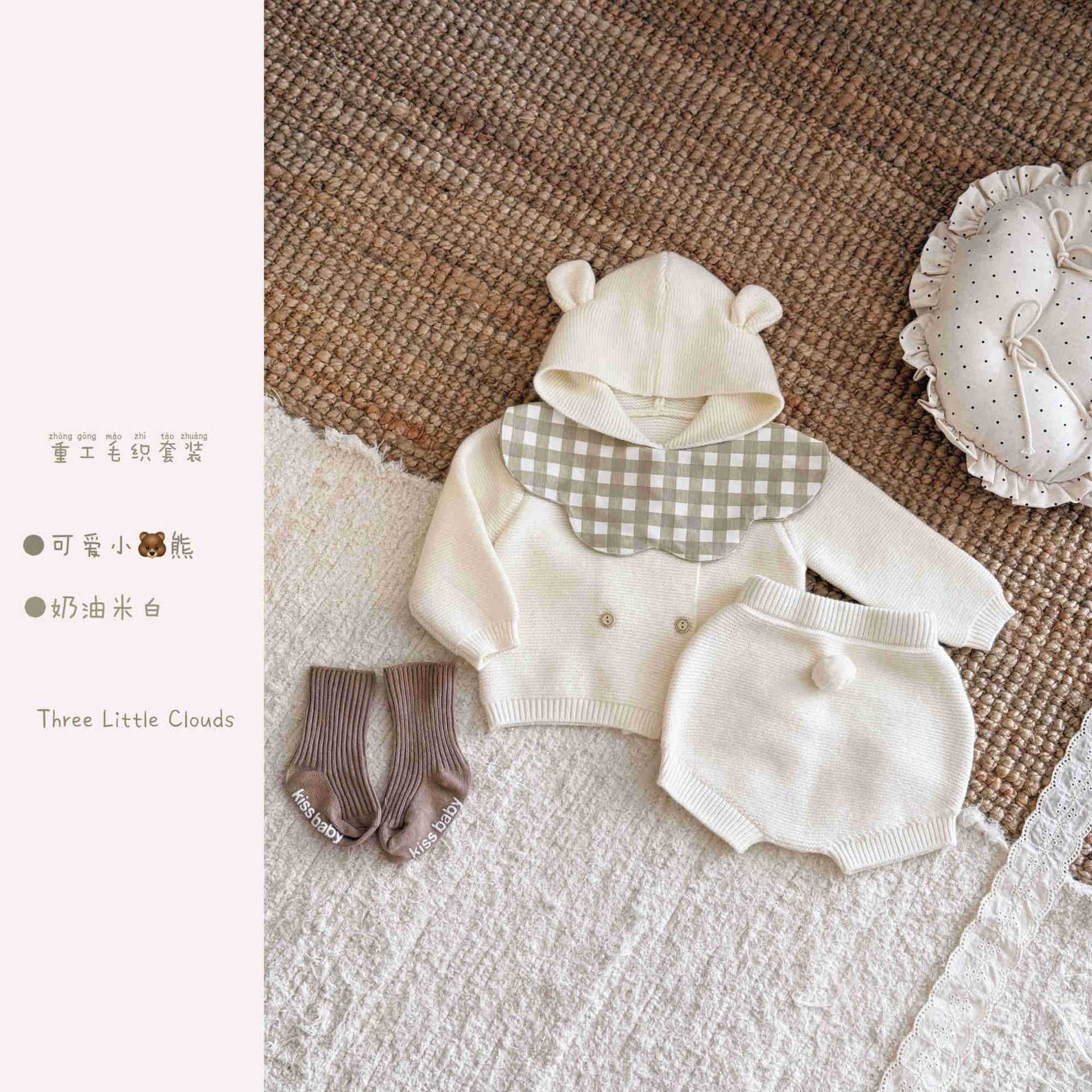 Boys' and girls' autumn and winter bear-shaped knitted set, creamy off-white soft baby sweater, suitable for everyday wear.