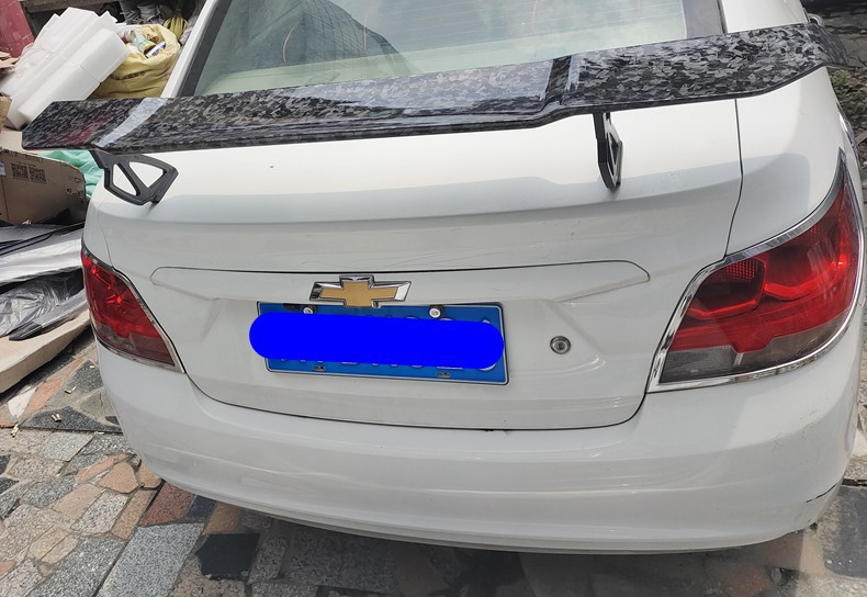 Universal Car Modification Large Rear Wing for Sedan, Perforated High-End Wind Wing V-Style, No Adhesive Required, Windproof, No Installation Needed, Spoiler