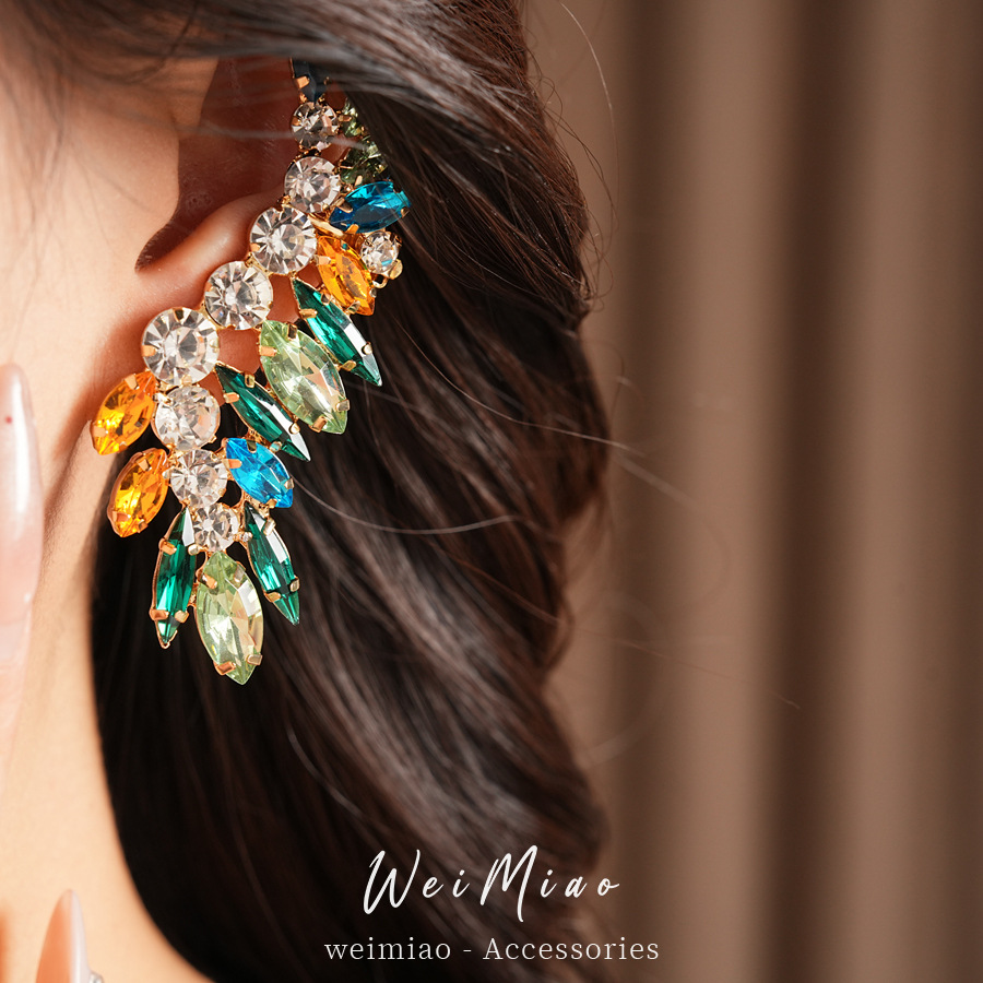 Aguja de plata de color diamantes redondos arroz pendientes ligeros de lujo de alta calidad personalidad exquisita pendientes de moda nicho orejas para mujeres