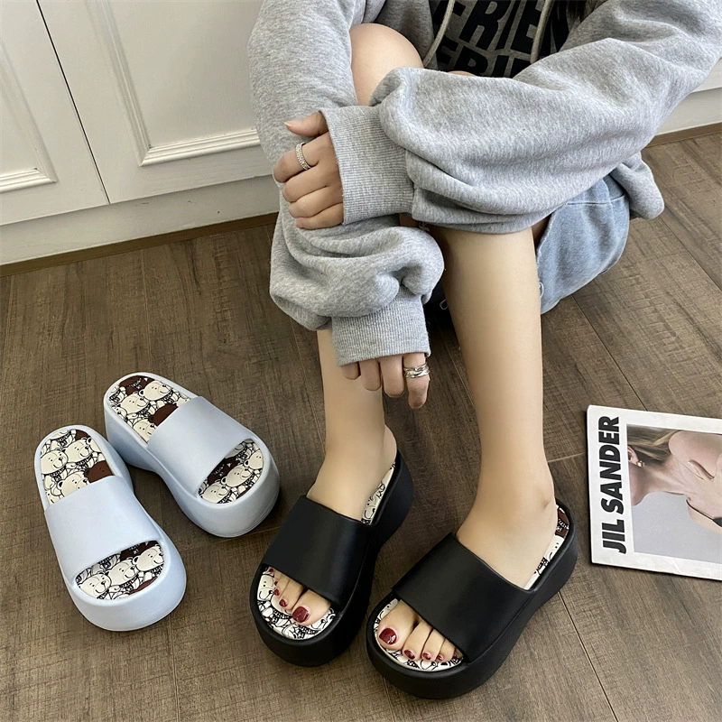 Летние женские тапочки на толстой подошве, милые стельки из ЭВА, новые пляжные тапочки 2025 года, сандалии на толстой подошве для верхней одежды.