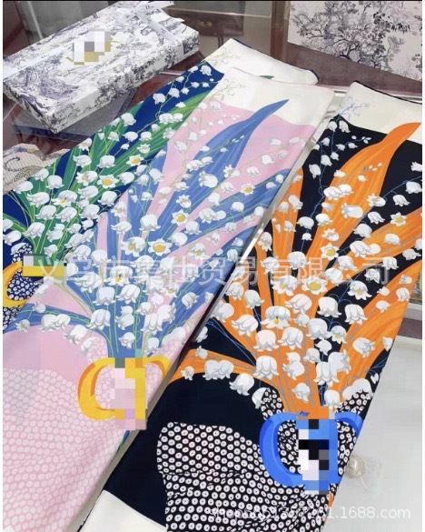 Bufandas de seda de moda europeas y americanas transfronterizas bufandas elegantes de alta calidad lujosas impresión de letras de seda impresión caliente en el extranjero