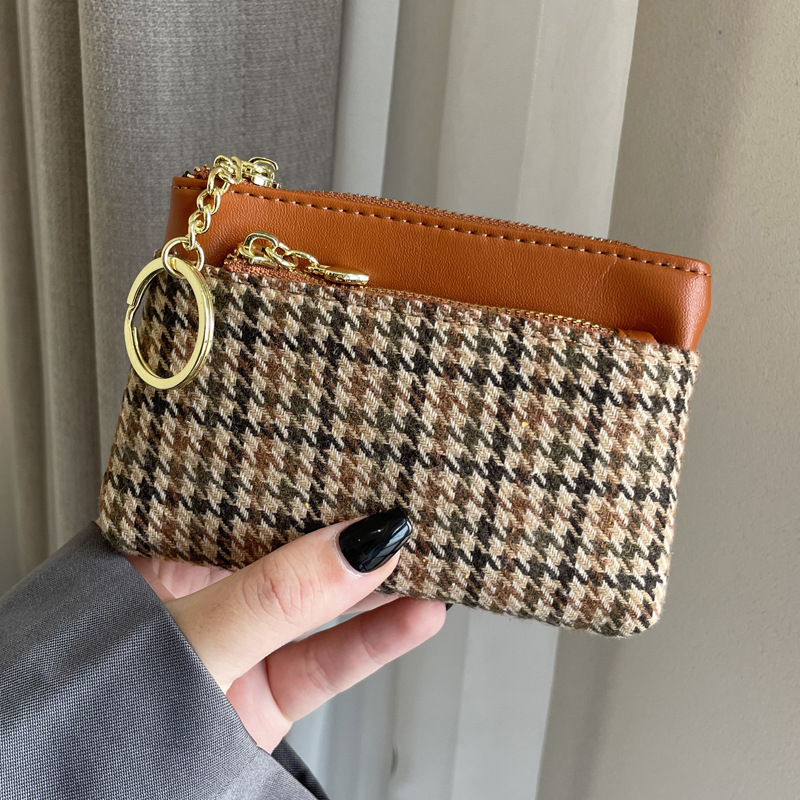 흙 같은 노란색