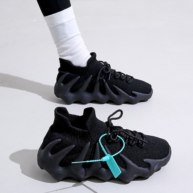 Primavera 2024 nuevo estilo negro todo fósforo antideslizante suela suave zapatos de trabajo pulpo femenino zapatos de coco zapatos deportivos de tejido volador femenino
