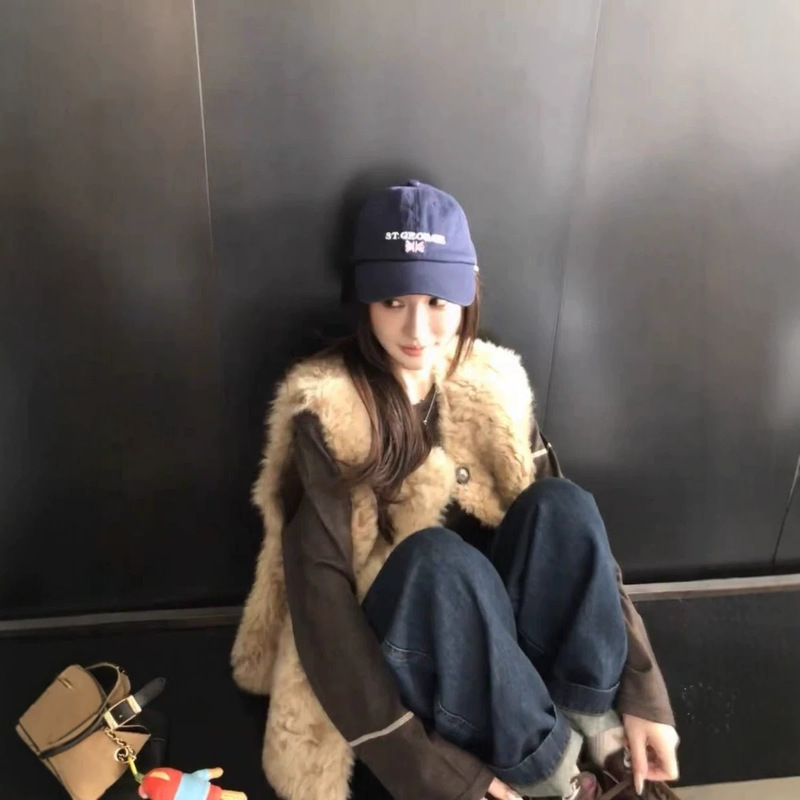 Lamb Wool Vest for Women 2025 Autumn and Winter New Korean Style High-End Fur One-Piece Jacket Plush Vest Lamb Wool Vest for Women 2025 Autumn and Winter New Korean Style High-End Fur One-Piece Jacket Plush Vest