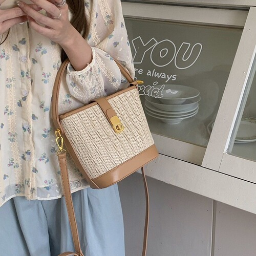Woven straw bag for women 2024 new high-end seaside rattan portable straw bag crossbody bag super popular bucket bag