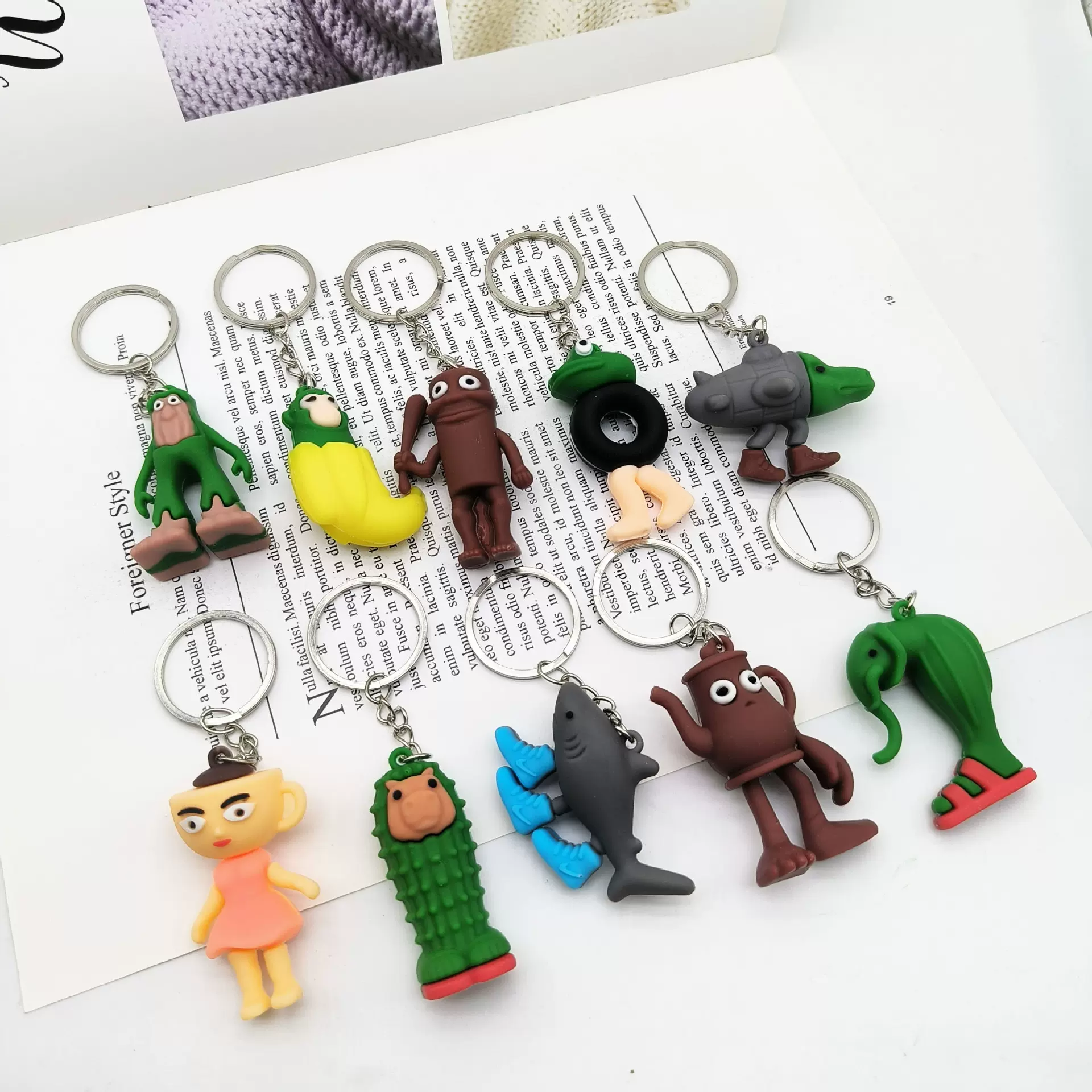 跨境爆款批发山海经动物钥匙扣挂件PVC木棍人穿鞋鲨鱼挂饰小礼品