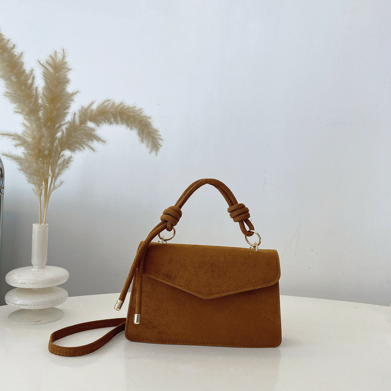 2024 otoño y invierno temperamento diseño de moda de un solo hombro aire extranjero color sólido retro textura simple bolso portátil
