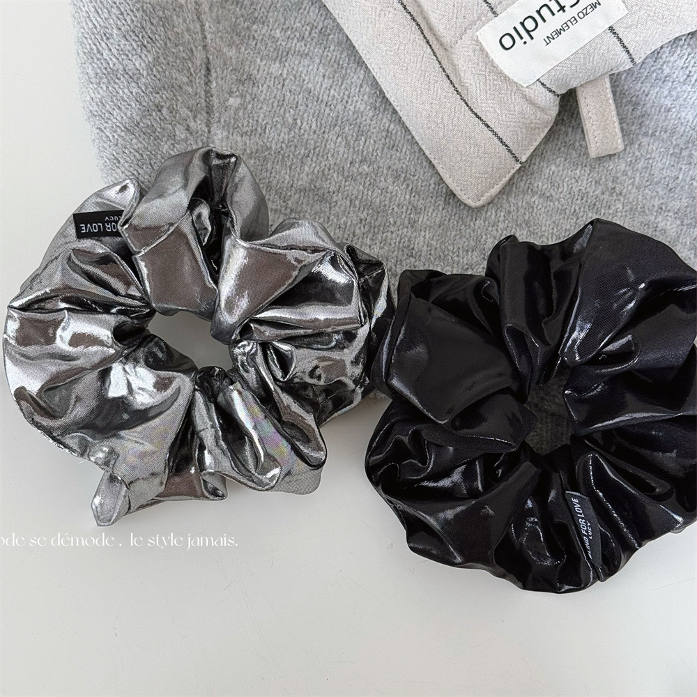 Glänsande tygscrunchie elegant håraccessoar för kvinnor mode_voghion.com