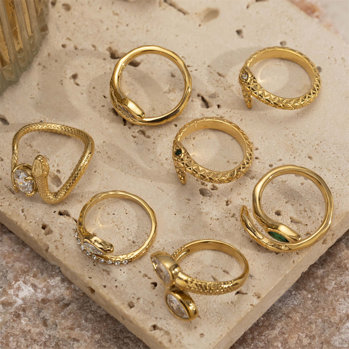 Tena anillo de acero inoxidable europeo y americano femenino no se desvanece personalidad anillo en forma de serpiente sentido de alta gama joyería explosiva transfronteriza al por mayor