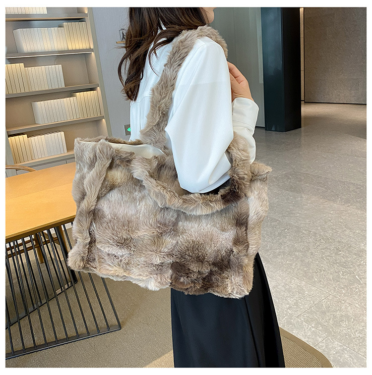 Femmes Grande Toutes Les Saisons Peluche Couleur Unie Élégant Style Vintage Carré Boucle Magnétique Sac À Main Sac Sous Les Bras display picture 8