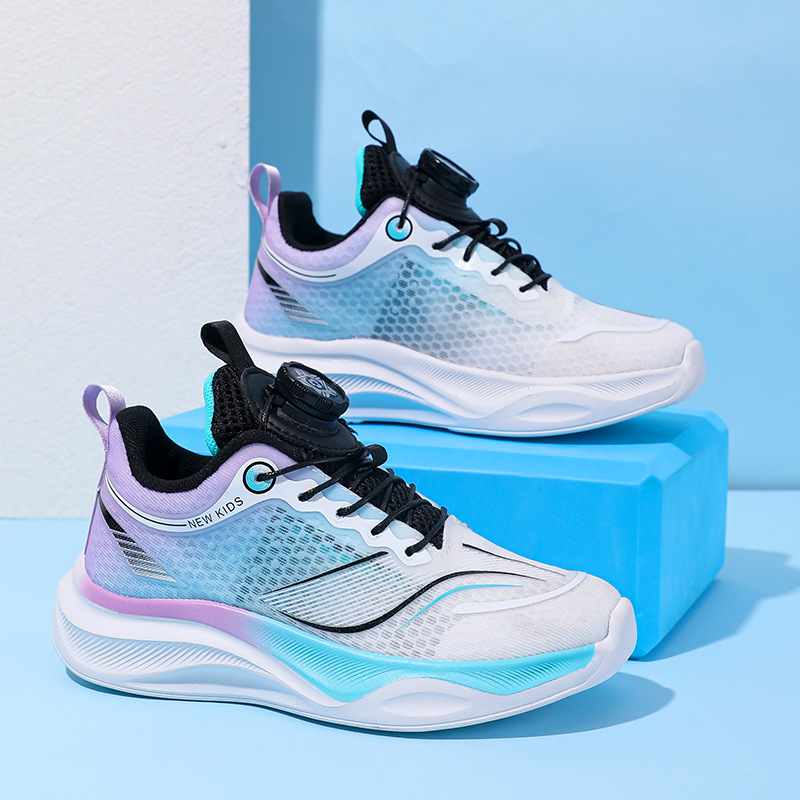 Zapatos para correr de carreras de tablero de carbono para niños 2025 nuevos zapatos para niños transpirables de una sola red de verano zapatos deportivos antideslizantes de suela blanda