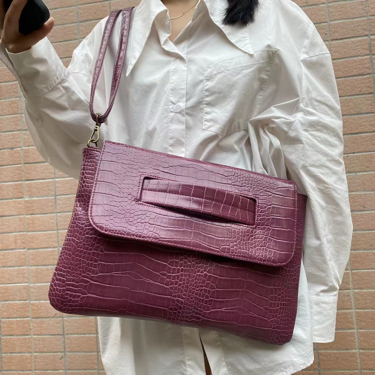337g Weight Polyester Lining Material Flip Cover Closure Type Single Shoulder Strap Strap Type Envelope Bag Bags Type Casual, Daily, Shopping Occasion Pu Leather Material Solid Color Pattern All Seasons Season Women's Gender Elegant, Streetwear Style Square Shape Large Size Women's Large Pu Leather Solid Color Elegant Streetwear Square Flip Cover Envelope Bag 20