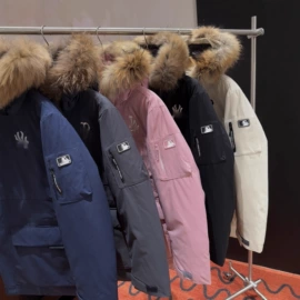 女式T恤;女式卫衣;羽绒服