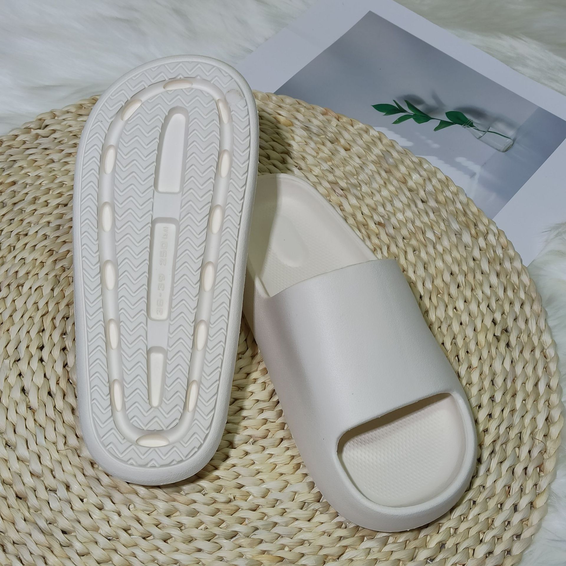 New Summer Couple EVA Home Anti slip Fashion Lightweight Trend Casual Thick Sole Feet Slippers_voghion.com