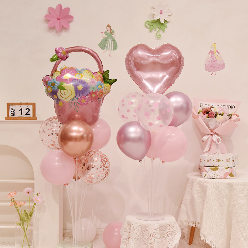 Valentijnsdag verjaardagsballonnen voor een babymeisje, tafeldecoraties voor etalages in winkelcentra, decoratie van entreezuilen bij juwelierszaken_voghion.com