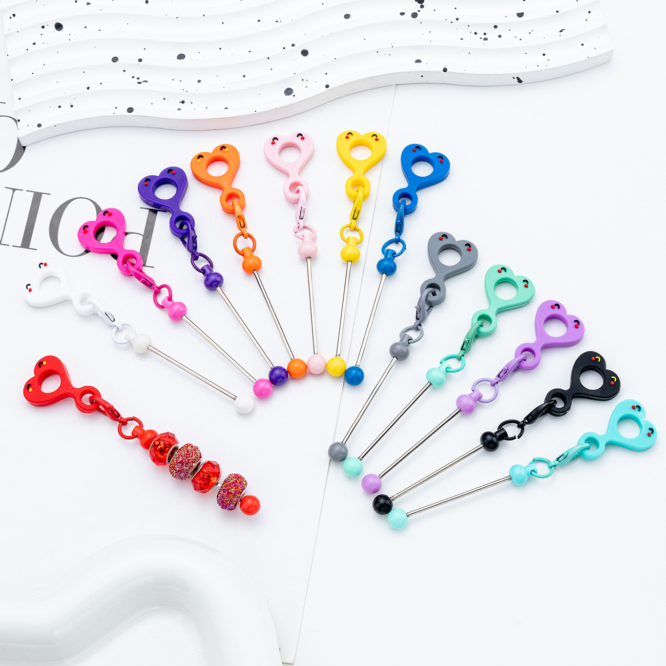 Amor transfronterizo cara sonriente diy cuentas colgante de paja de silicona para 8 - 10mm colgante decorativo de paja de silicona