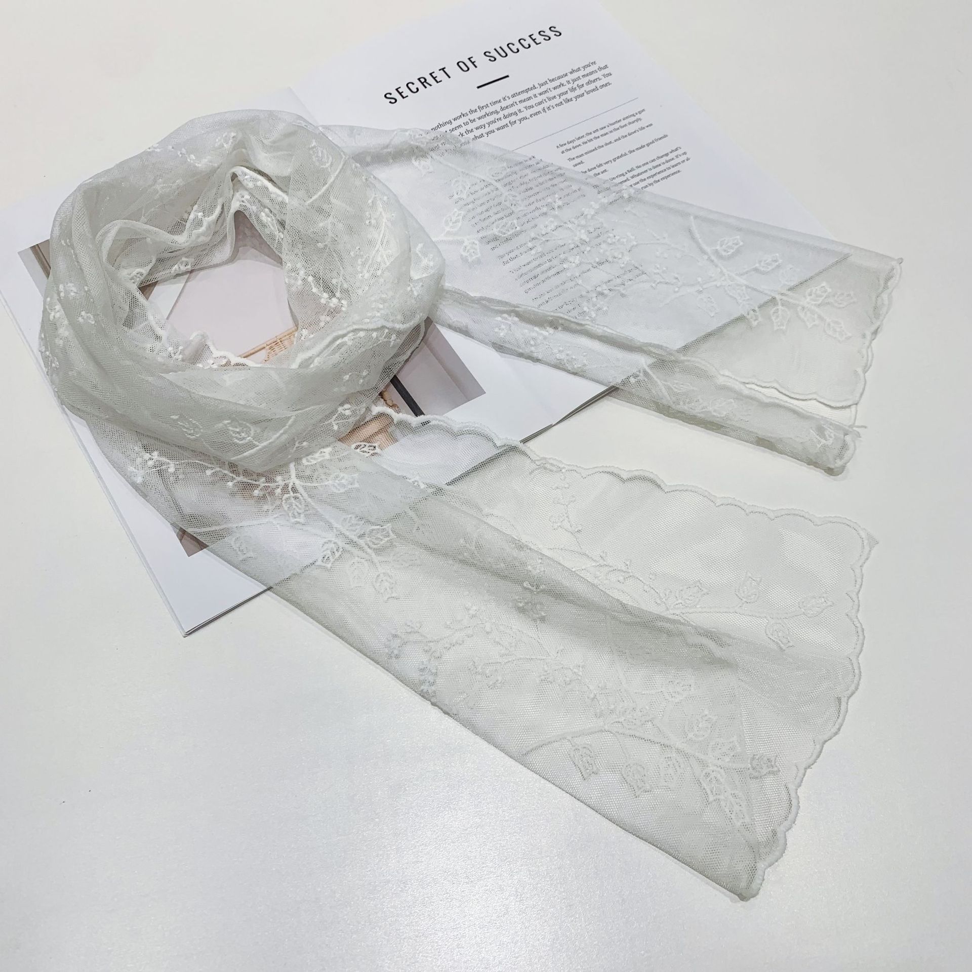 Pañuelo Fino de Encaje Bordado Estilo Francés de Poliéster Suave para Primavera y Otoño