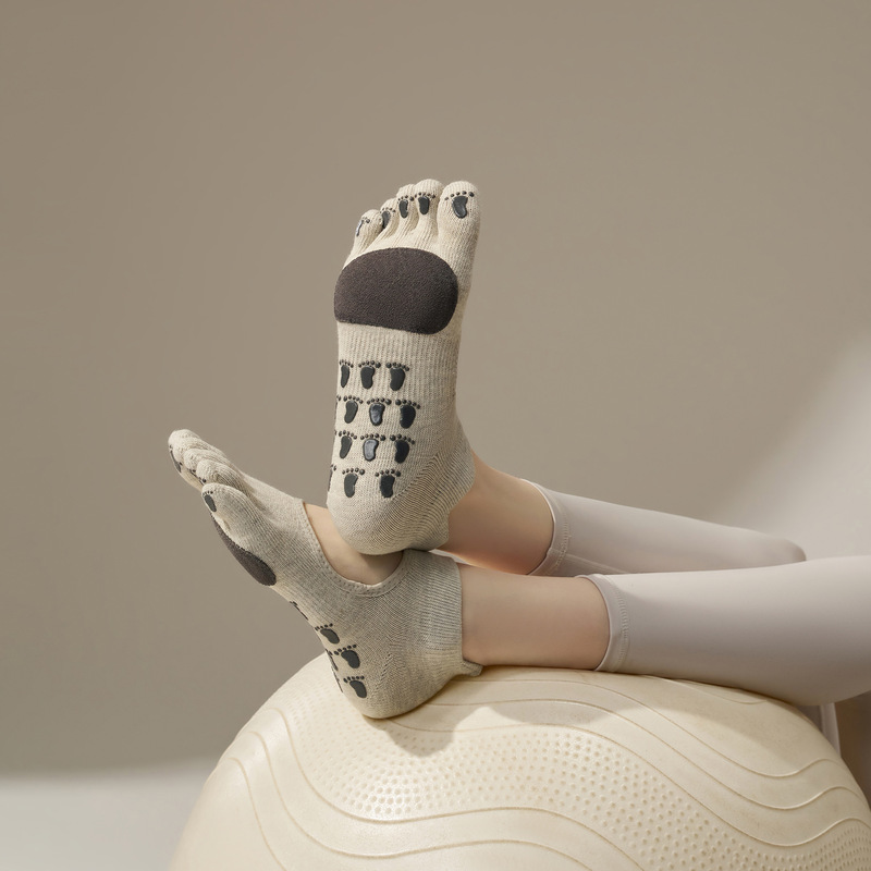 2025 New Cowhide Non-Slip Wear-Resistant Split-Toe Socks Yoga Socks Professional Women's Pilates Training Special Five-Finger Socks