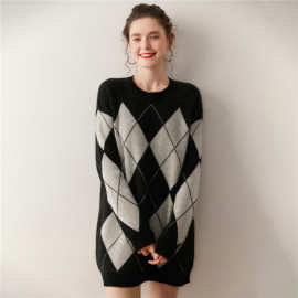 秋冬款山羊绒衫女士加厚圆领复古慵懒菱形拼色中长款套头打底上衣