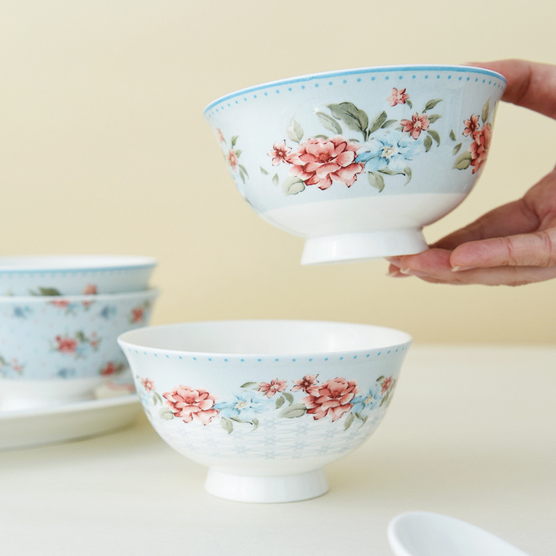 Flores románticas de alto valor de hueso de porcelana cubiertos de platos de boda nuevo hogar de cerámica cuenco de arroz anti-calor casero cuenco de pies altos