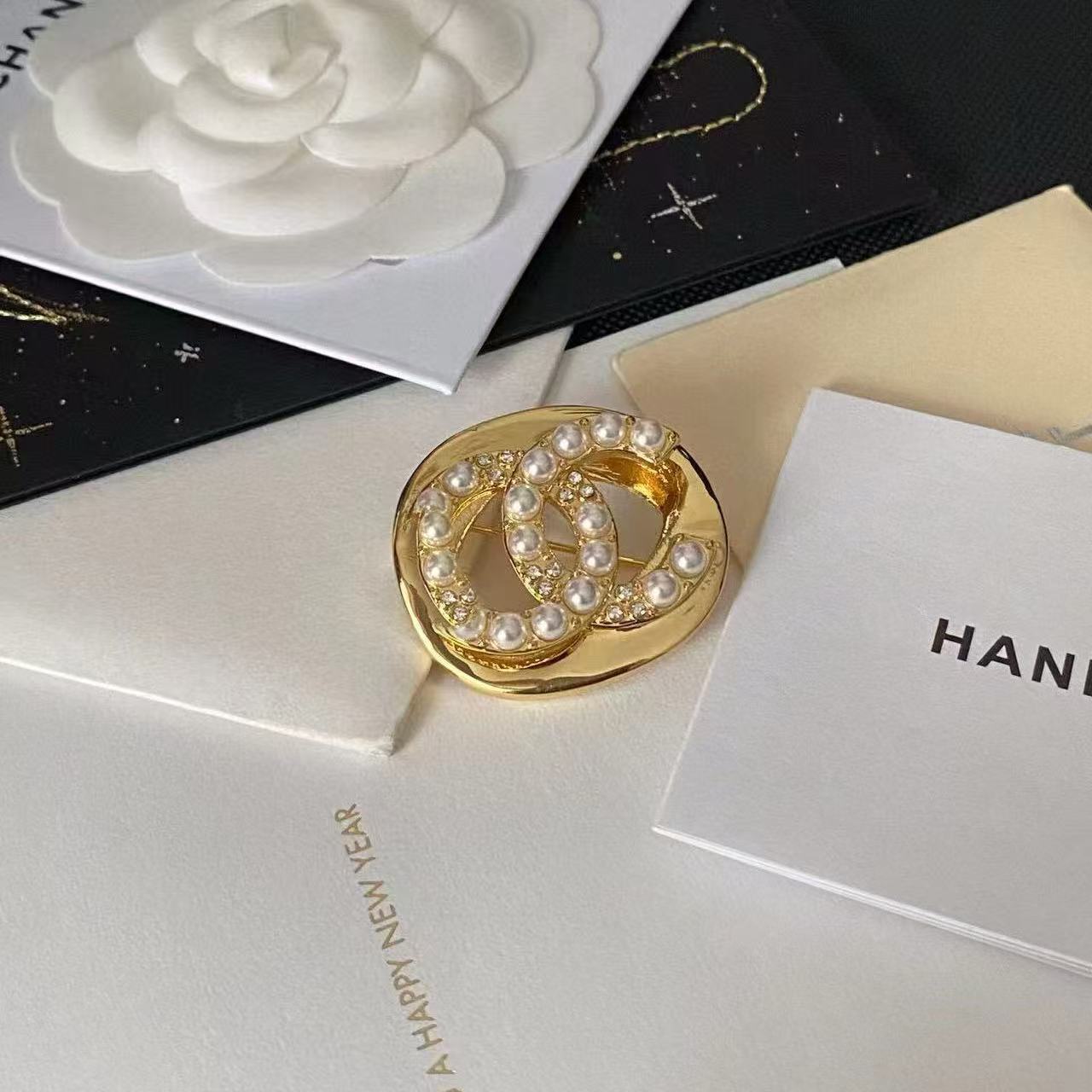 Classic Chanel-Style High-End Gold-Plated Brooch, Fashionable Retro Star Ocean Personality Trend, Sweet and Cool Heart Design