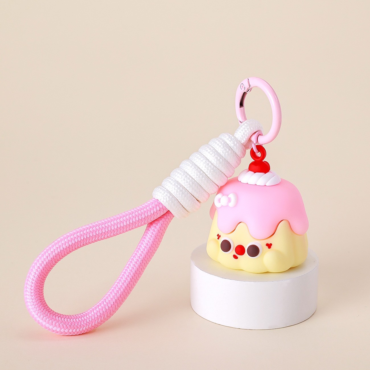 Muñeca de goma goteando bolsas escolares colgantes colgantes de muñecas colgantes de la máquina del mercado nocturno regalos al por mayor llaveros de dibujos animados