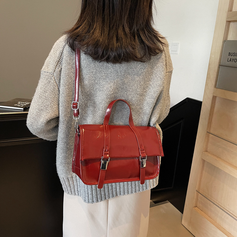 Otoño y invierno retro bolso de mano simple para mujeres 2024 nuevo paquete de hombro casual de gran capacidad de viaje bolsa de correo universal