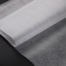 厂家供应光面无纺布 热轧无纺布 热压针刺棉服装衬里家居家纺用布