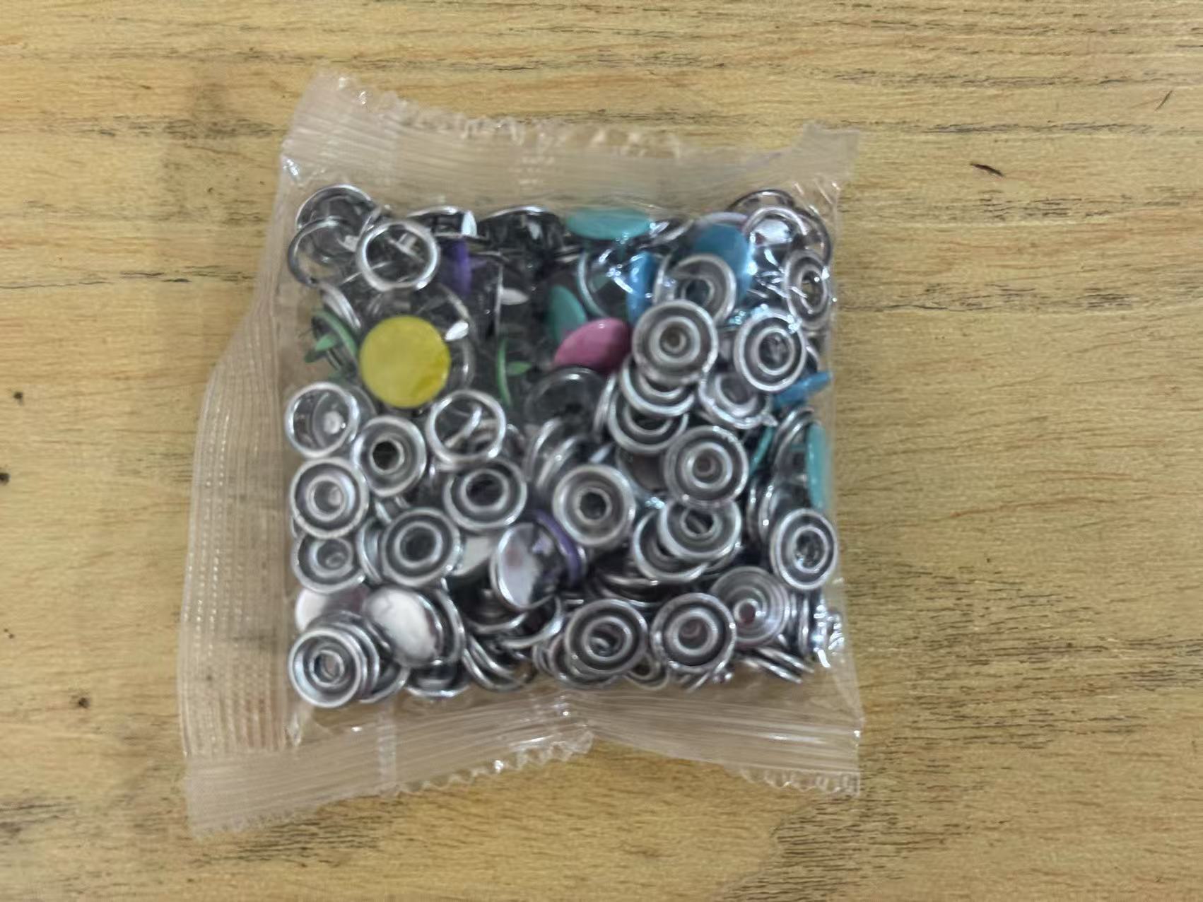 Juego de instalación de hebilla de cinco garras Botón de abrazadera de cinco garras Botón oculto Botón a presión Botón hembra Botón sin costura Botón transfronterizo de cinco garras