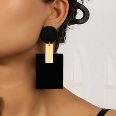 欧米風パンクの大きなモデルは、幾何学的な円形の四角い樹脂のイヤリングの女性のイヤリングのピアスの女性を誇張しています
