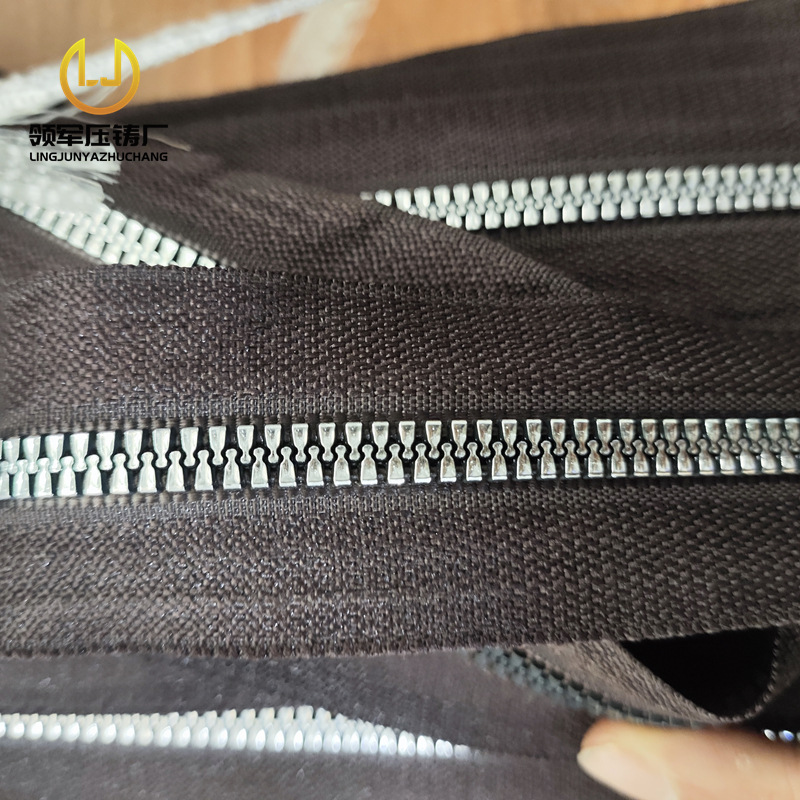 厂家现货批发 棕色银水晶牙5#拉链布铁头火车头可用箱包服饰通用
