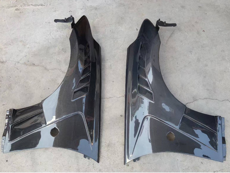 Suitable for Nissan 370Z Modified Lightweight Carbon Fiber Perforated Fender Car Parts Mudguard