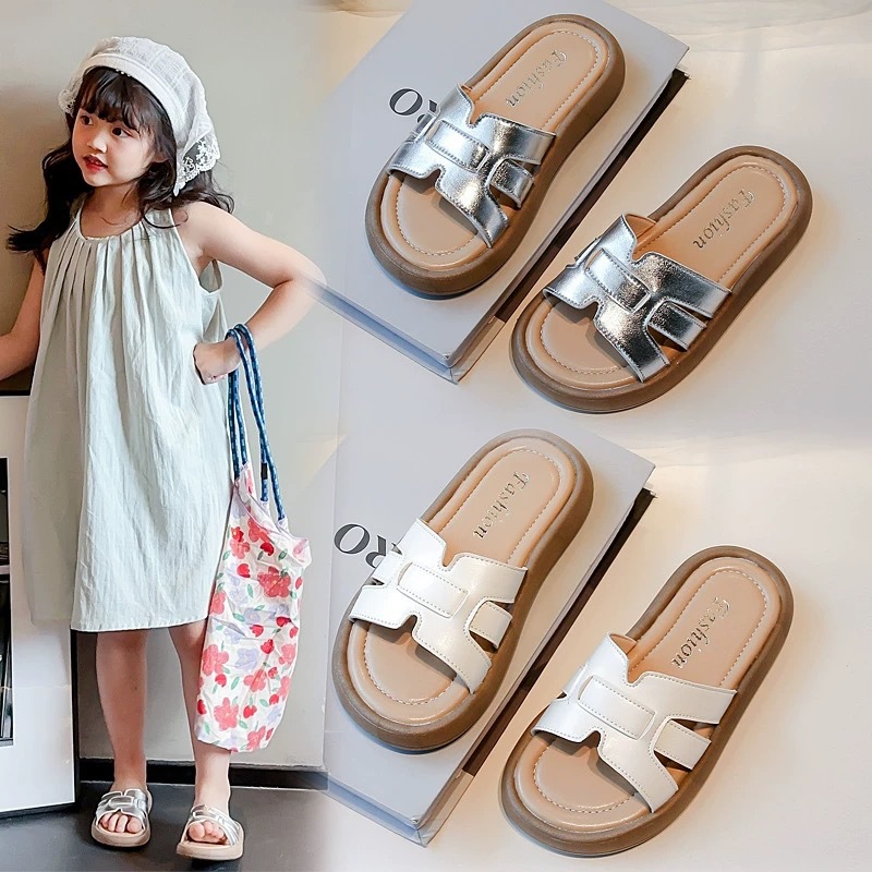 2025 New Summer Girls' Sandals, Simple Children's Sandals, Exquisite and Versatile, Outdoor Beach Shoes for Middle-Aged and Older Children