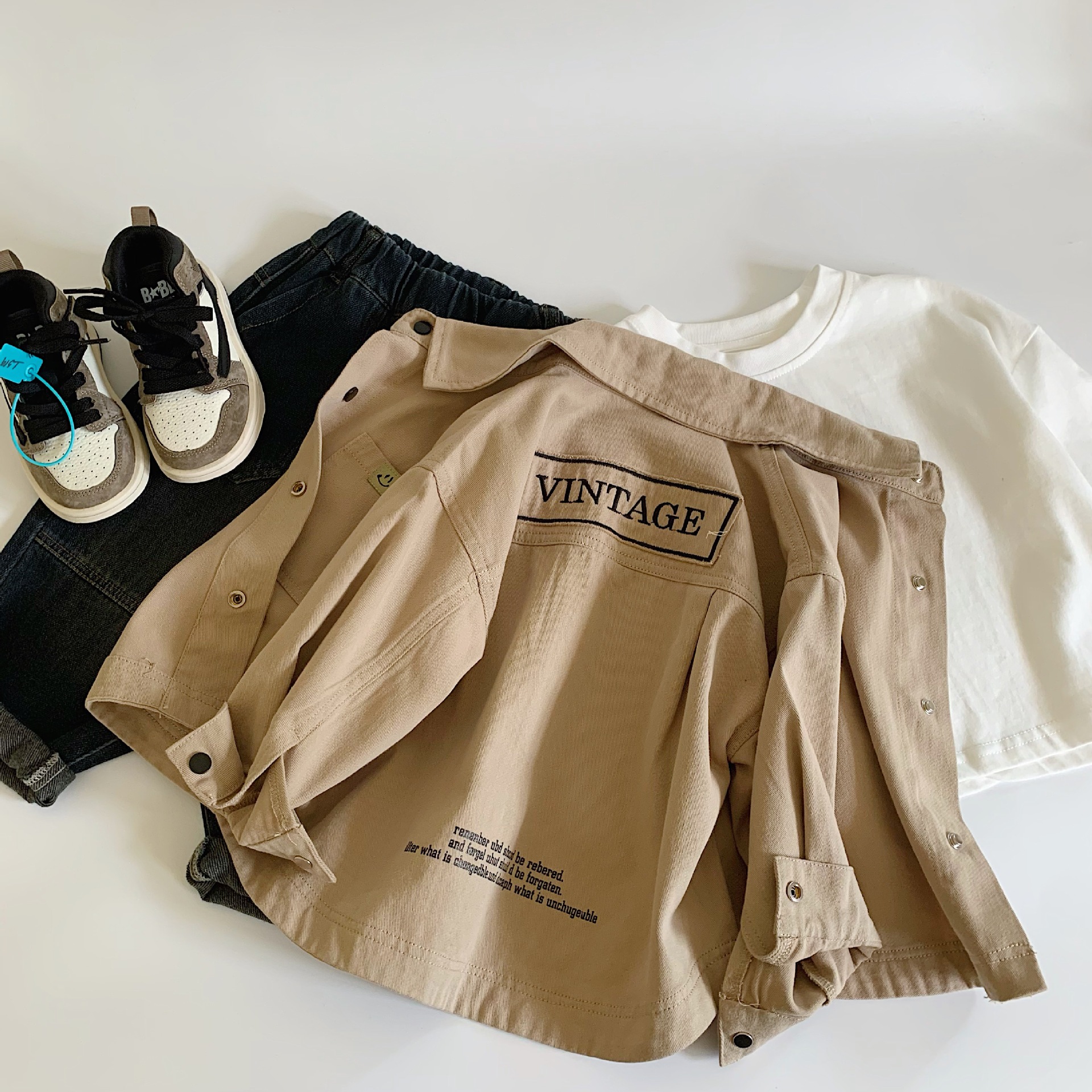 Mai Bao chaqueta infantil 2025 primavera nuevo bolsillo camisa calibrada para niños suelta estilo coreano simple camisa de estilo de moda