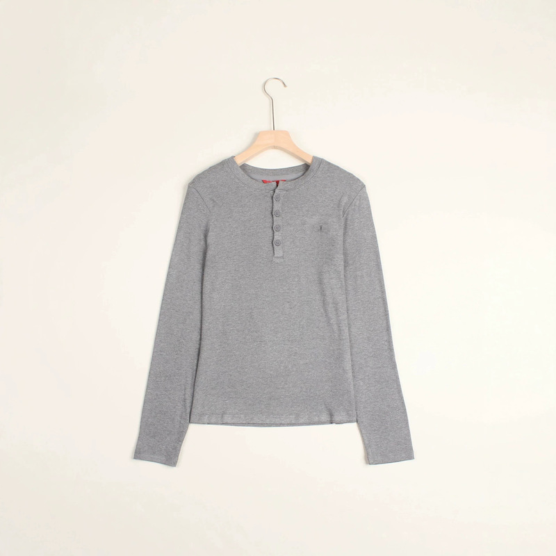 Sporty casual Korean-style round-neck buttoned women's slim-fit T-shirt, suitable as a base layer, fashionable and versatile for cross-border wear Sporty casual Korean-style round-neck buttoned women's slim-fit T-shirt, suitable as a base layer, fashionable and versatile for cross-border wear