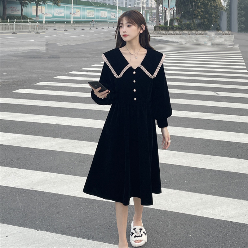 Elegant 2026 New Women's French-Style Black Doll Collar Hepburn-Style Velvet Dress for Early Autumn