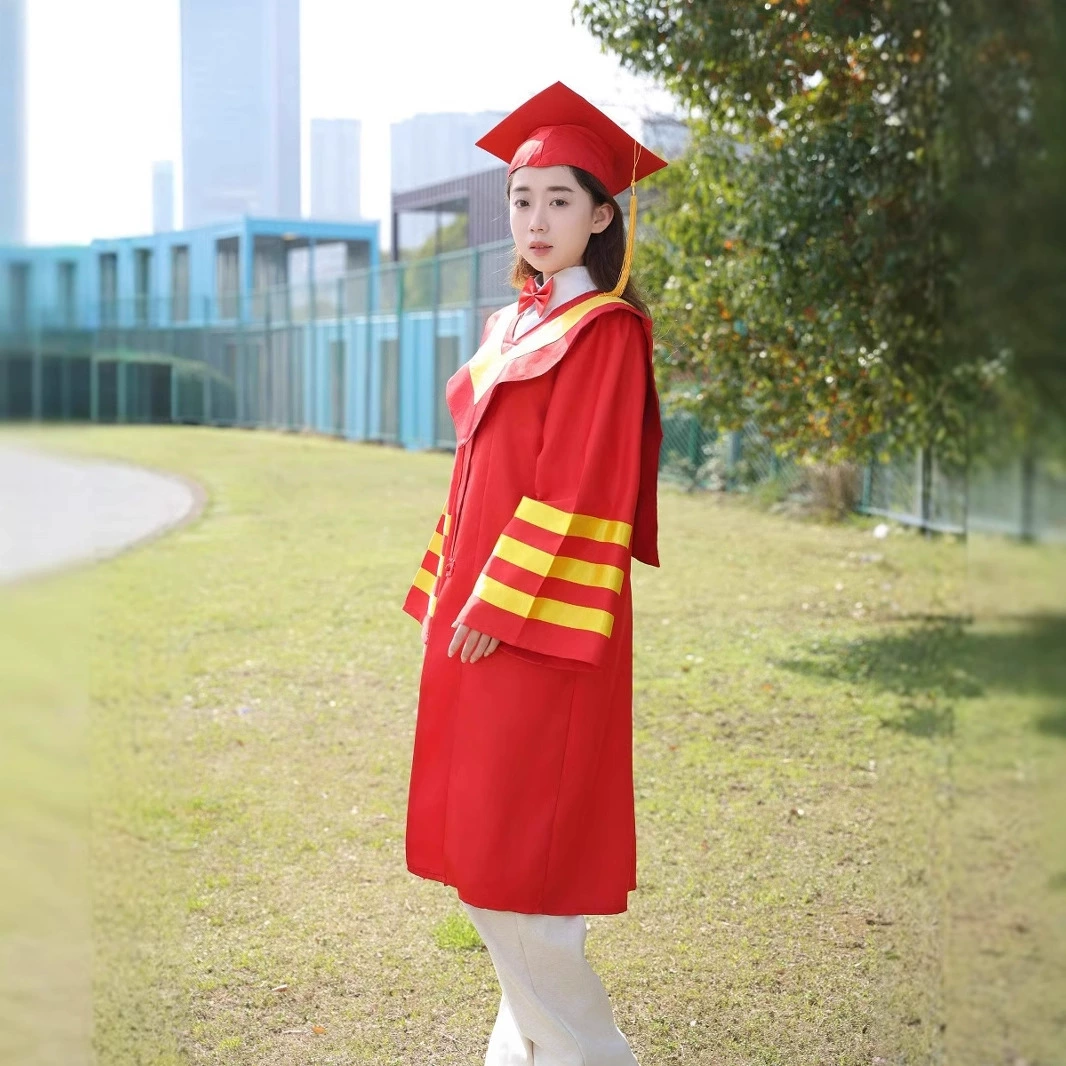 Красная выпускная форма университета, форма директора, форма выпускного торжества студентов, форма директора колледжа, красная памятная форма, форма декана