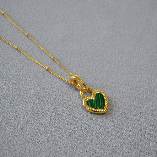 Japanese and Korean fashion, niche design, influencer, minimalist, exquisite, retro, black and white, double-sided heart pendant, beaded chain necklace for women