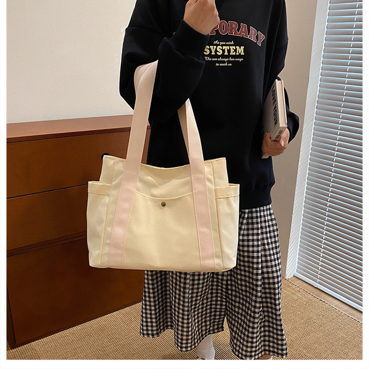 Women's Medium Canvas Solid Color Basic Classic Style Square Zipper Tote Bag display picture 13