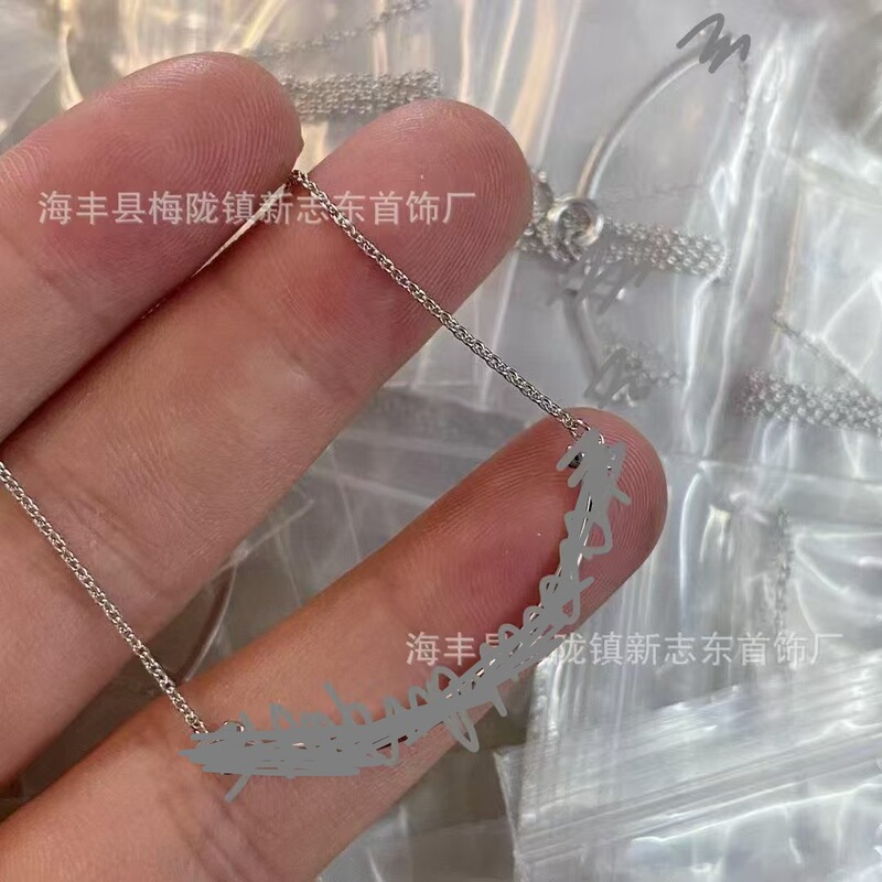 New Tt Smile Necklace with Thick 18K Gold Plating, Smooth Surface, Full Diamond on Both Sides, Smiley Face Neck Chain, Finely Crafted Clavicle Chain Jewelry New Tt Smile Necklace with Thick 18K Gold Plating, Smooth Surface, Full Diamond on Both Sides, Smiley Face Neck Chain, Finely Crafted Clavicle Chain Jewelry