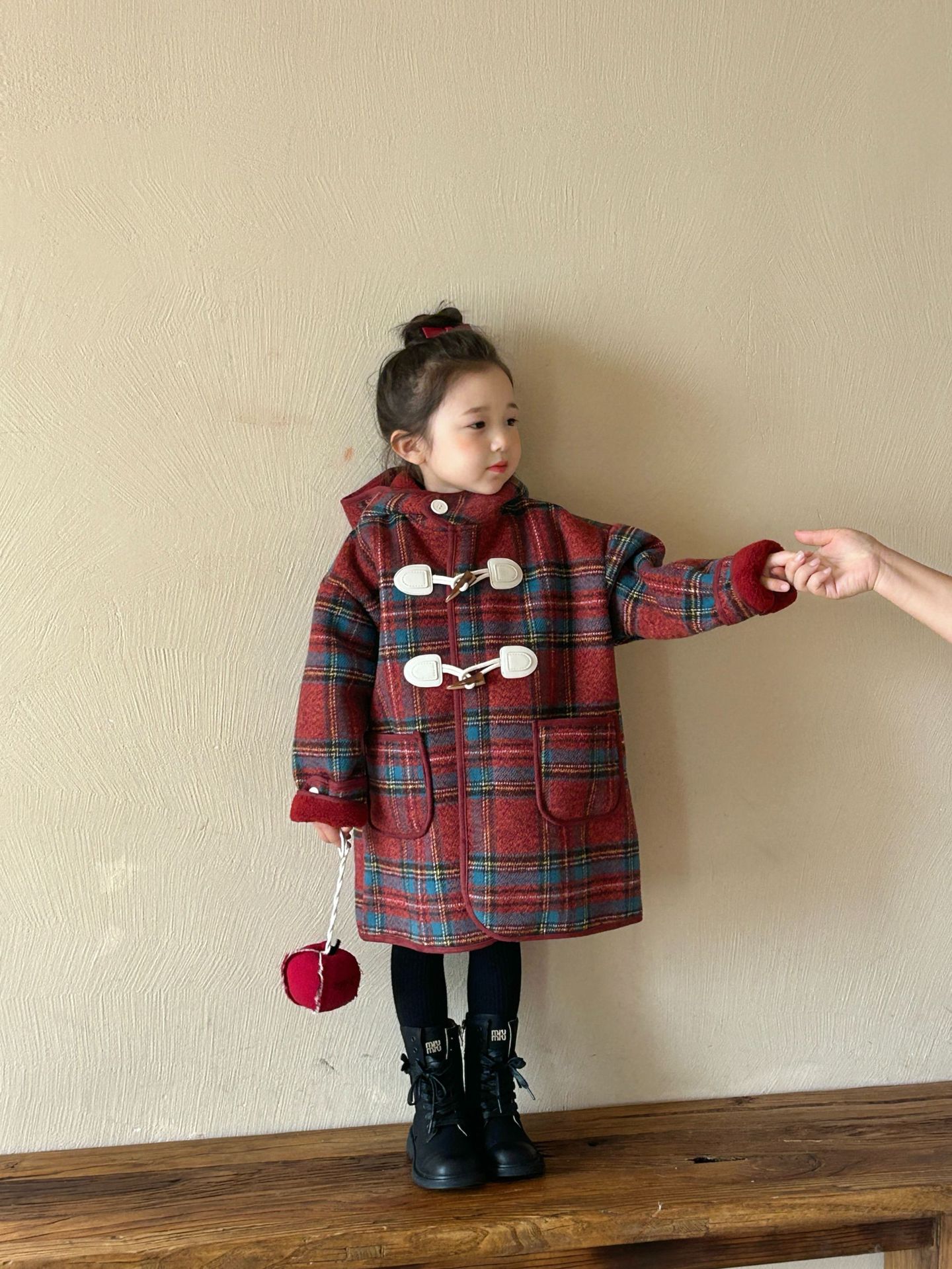 2024 winter new children‘s clothing korean children‘s clothing girls‘ plaid， brushed woolen coat hooded mid-length coat