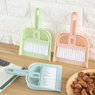 Desktop broom dustpan set mini car small sweeping broom computer cleaning brush 2 keyboard sweeping two-piece set