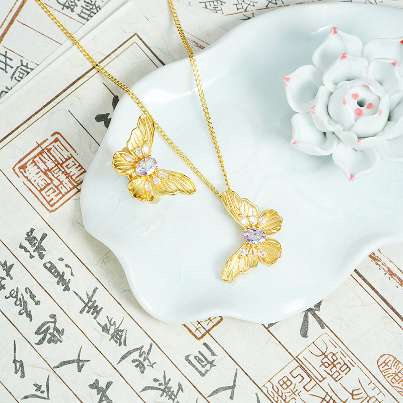 Nuevo collar de oro de arena vietnamita de estilo chino, sentido de diseño de nicho, antiguo traje de anillo de mariposa de diamantes, joyería que no se desvanece durante mucho tiempo