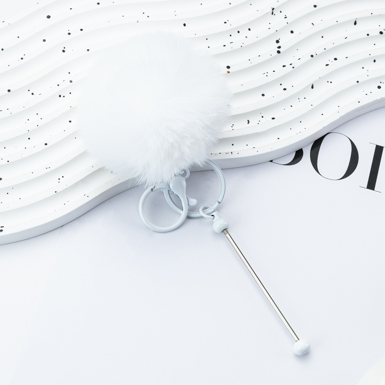 Nuevo DIY cuentas bollas de peluche llavero de peluche llavero colgante colgante llavero peludo corazón de niña