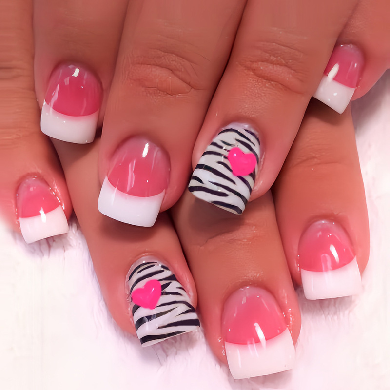 Sweet Short Square Heart Fake Nails Black and White Pattern Plus Rose Red Wearable Full Patch Finished French Manicure Patch Nails