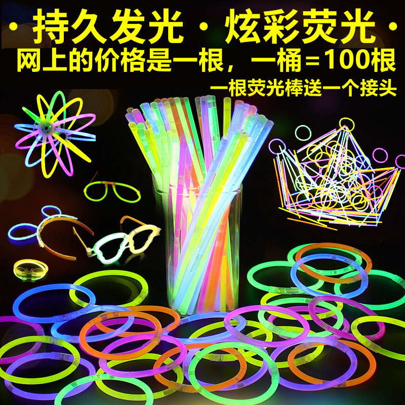 Yiwu pequeño mercado de productos básicos juguetes para niños al por mayor regalos del mercado nocturno bajo 1 yuan puesto nuevos pequeños regalos luminosos.