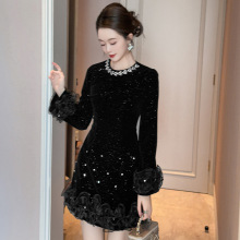 2025秋冬装新款女装法式镶钻圆领收腰显瘦设计感丝绒连衣裙21602