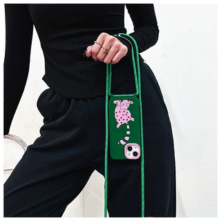 粉色猫暗夜绿挂绳手机壳苹果16适用iPhone15ProMax可调节斜挎防摔