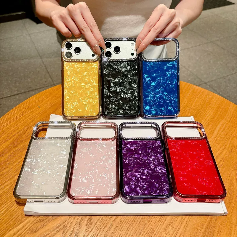 Чехол для iPhone 17 Pro Max с ракушечным узором и стразами