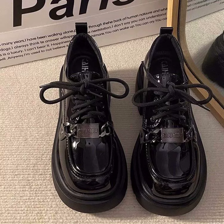Маленькие кожаные туфли женщины в британском стиле 2025 новые осенние дикие шнурки ретро повседневные японские нишевые туфли